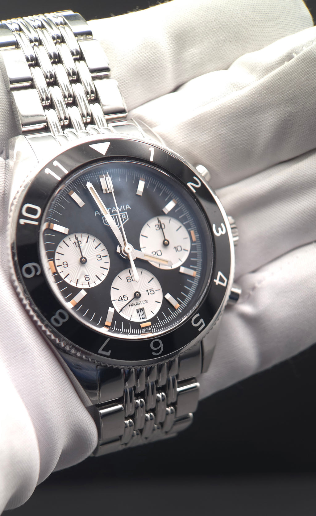 TAG Heuer Heritage Autavia Calibre Heuer 02 42mm CBE2110.BA0687 (2018 Full Set + Extra OEM Black Rubber Strap)