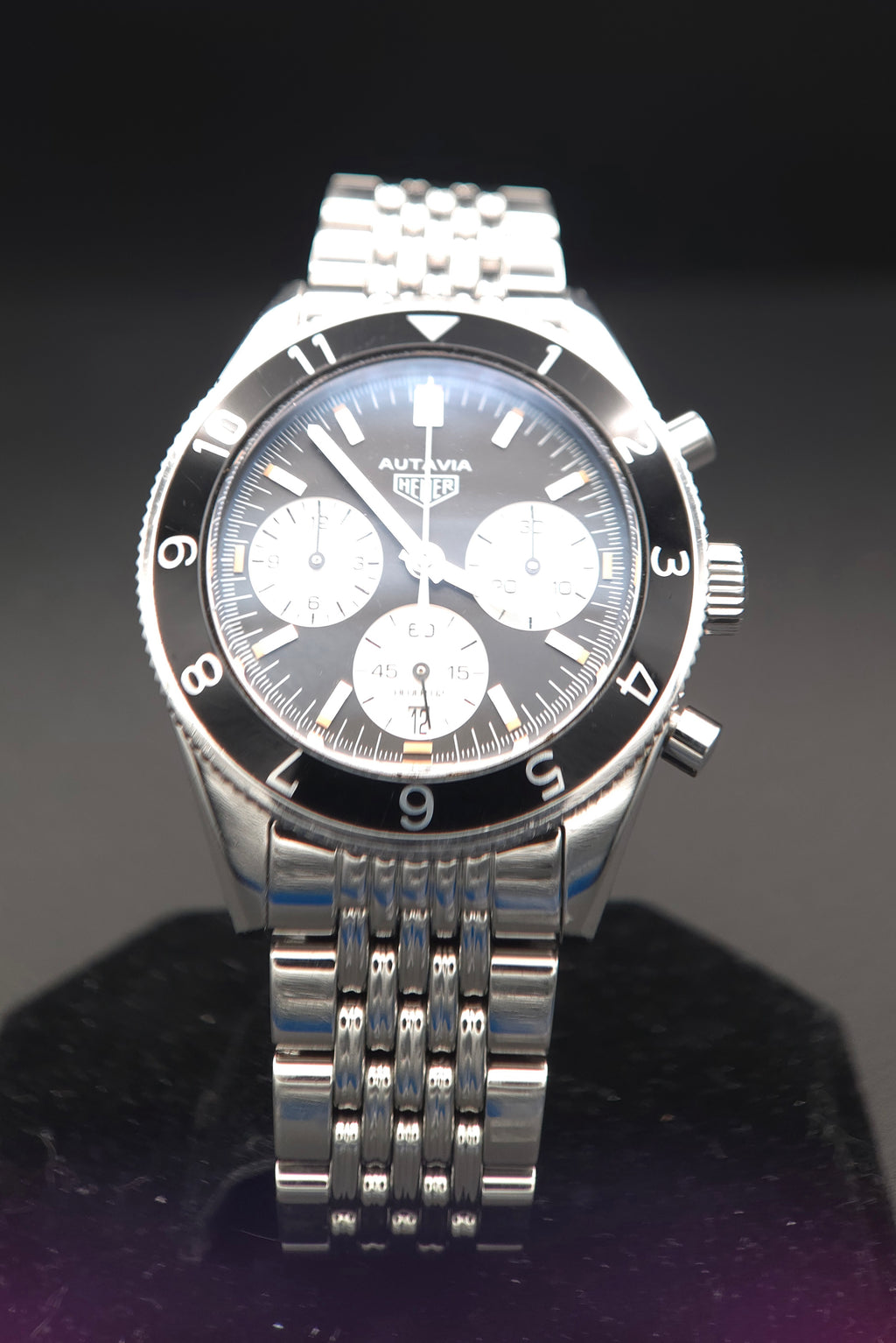 TAG Heuer Heritage Autavia Calibre Heuer 02 42mm CBE2110.BA0687 (2018 Full Set + Extra OEM Black Rubber Strap)