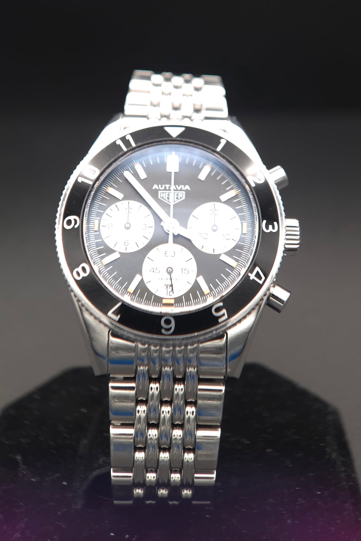 TAG Heuer Heritage Autavia Calibre Heuer 02 42mm CBE2110.BA0687 (2018 Full Set + Extra OEM Black Rubber Strap)