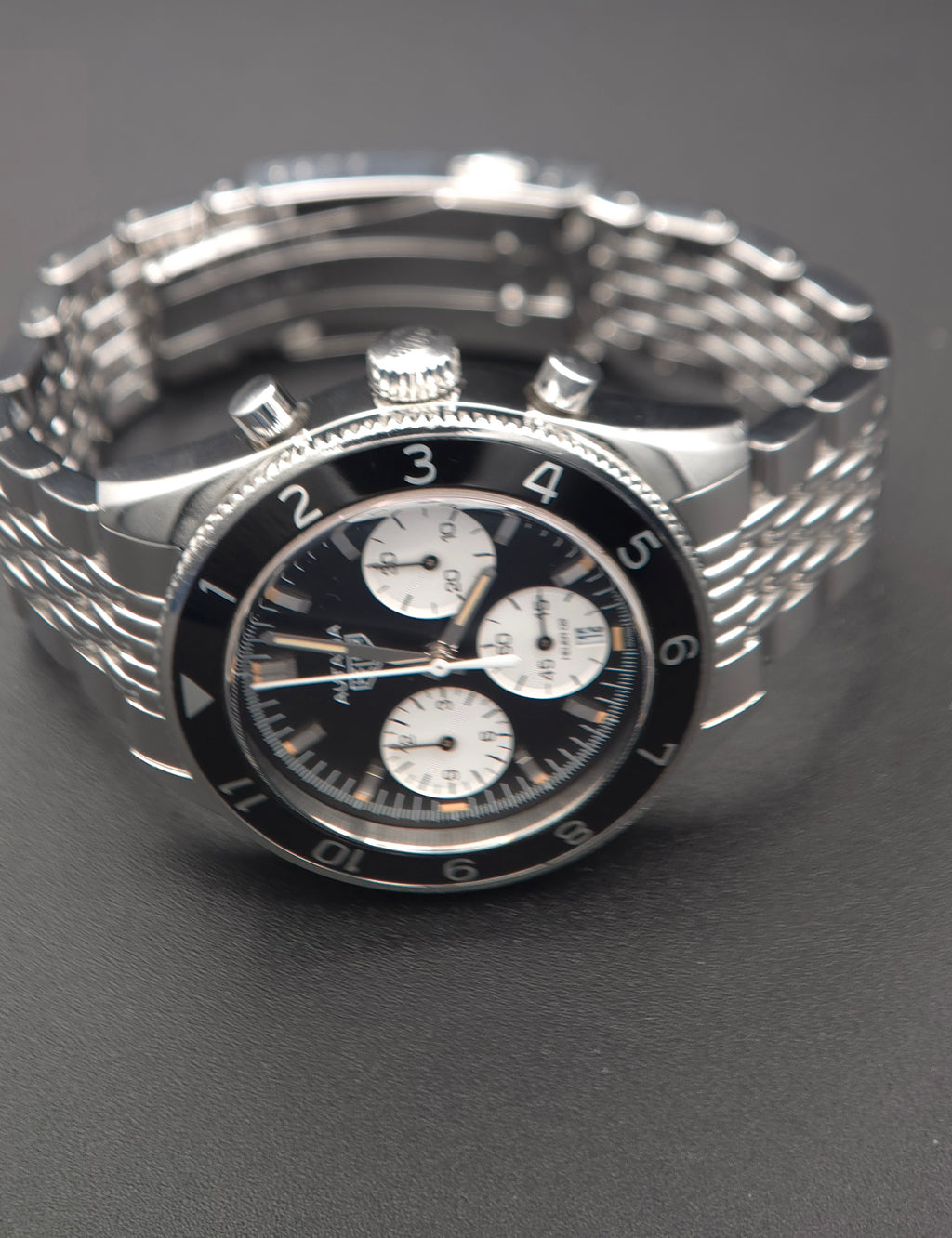 TAG Heuer Heritage Autavia Calibre Heuer 02 42mm CBE2110.BA0687 (2018 Full Set + Extra OEM Black Rubber Strap)
