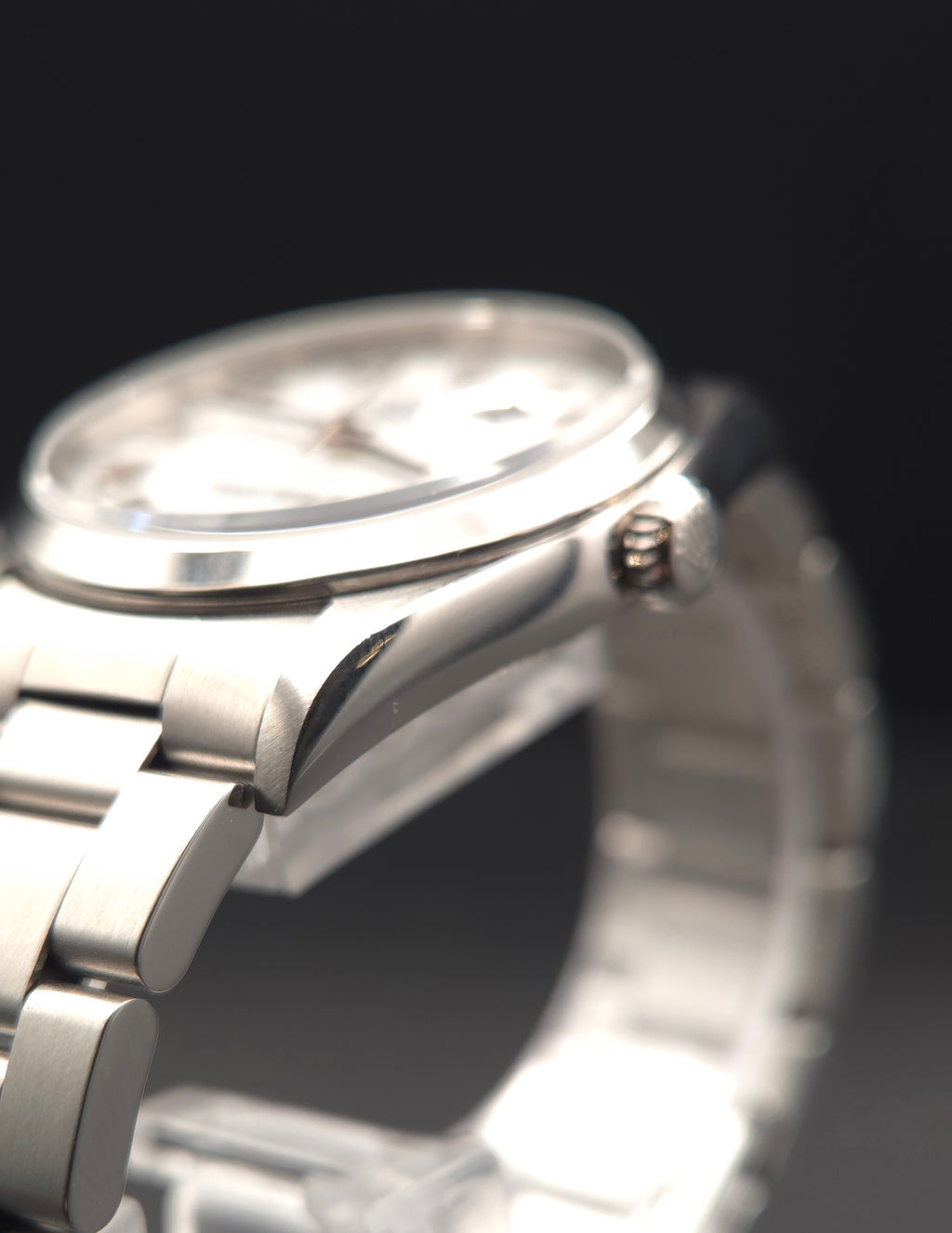 Rolex Datejust 36mm White Dial Applied Roman Numerals Smooth Bezel Ref. 16200 (Y-Serial)