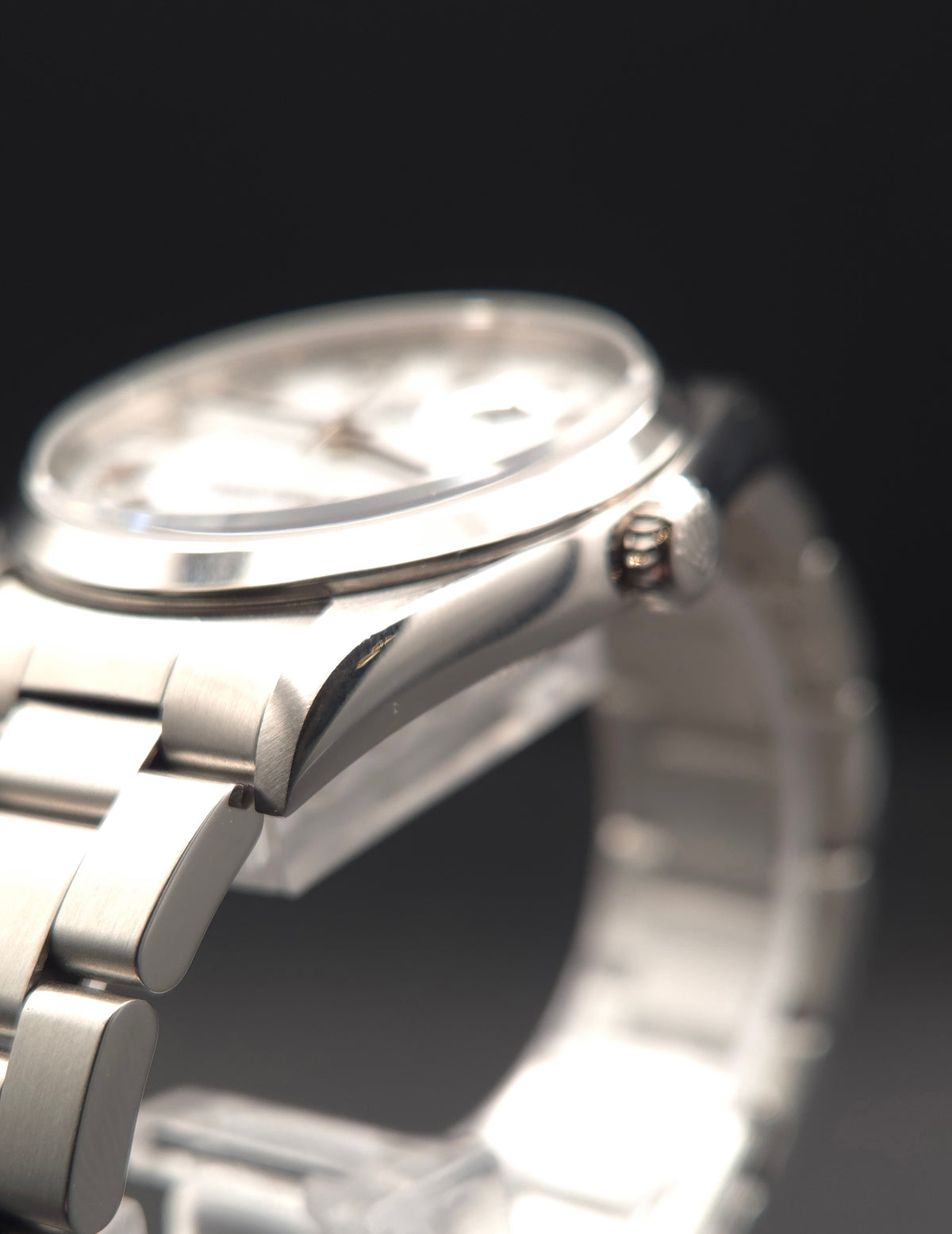 Rolex Datejust 36mm White Dial Applied Roman Numerals Smooth Bezel Ref. 16200 (Y-Serial)