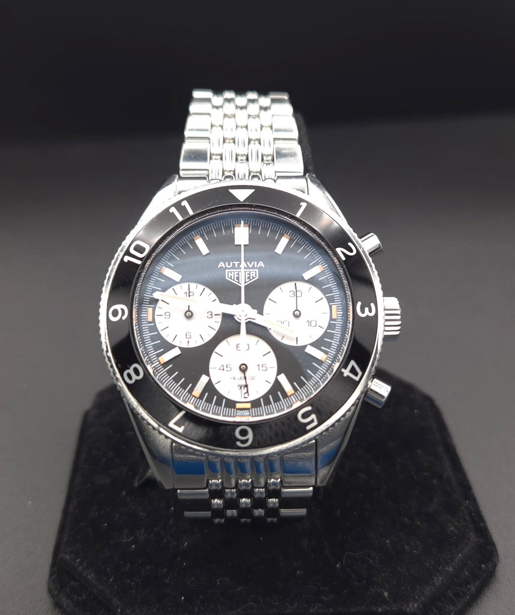 TAG Heuer Heritage Autavia Calibre Heuer 02 42mm CBE2110.BA0687 (2018 Full Set + Extra OEM Black Rubber Strap)