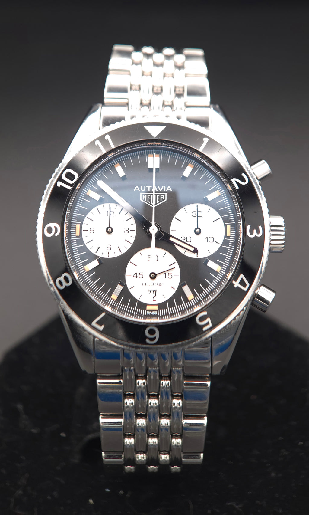 TAG Heuer Heritage Autavia Calibre Heuer 02 42mm CBE2110.BA0687 (2018 Full Set + Extra OEM Black Rubber Strap)