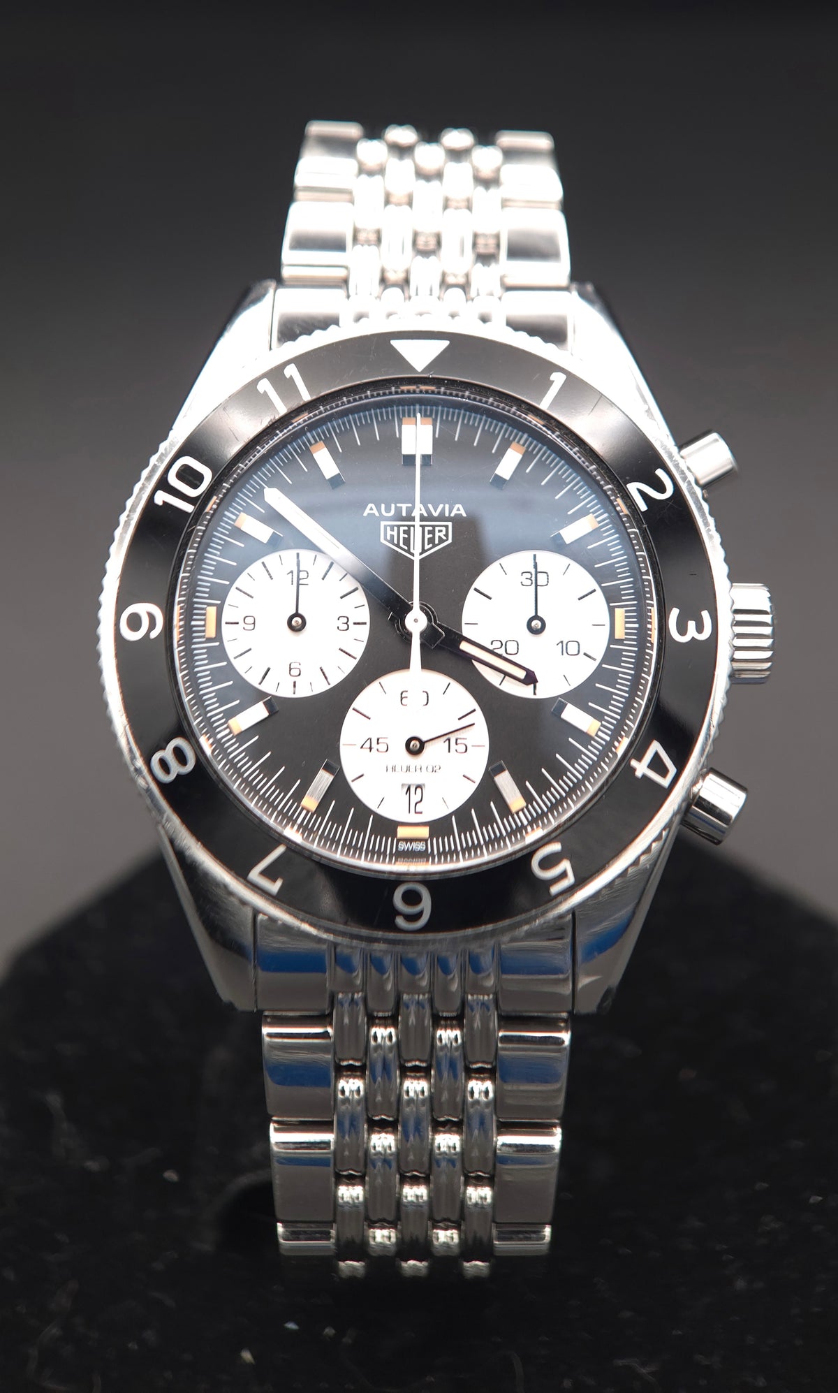 TAG Heuer Heritage Autavia Calibre Heuer 02 42mm CBE2110.BA0687 (2018 Full Set + Extra OEM Black Rubber Strap)