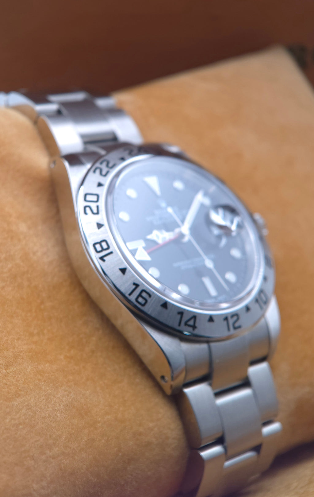 Rolex Explorer II 40mm 16570 Black Dial (July 2000 Full Set | A-Serial)