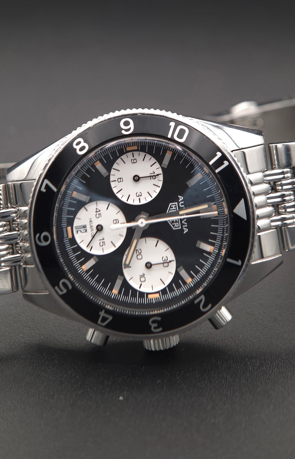 TAG Heuer Heritage Autavia Calibre Heuer 02 42mm CBE2110.BA0687 (2018 Full Set + Extra OEM Black Rubber Strap)