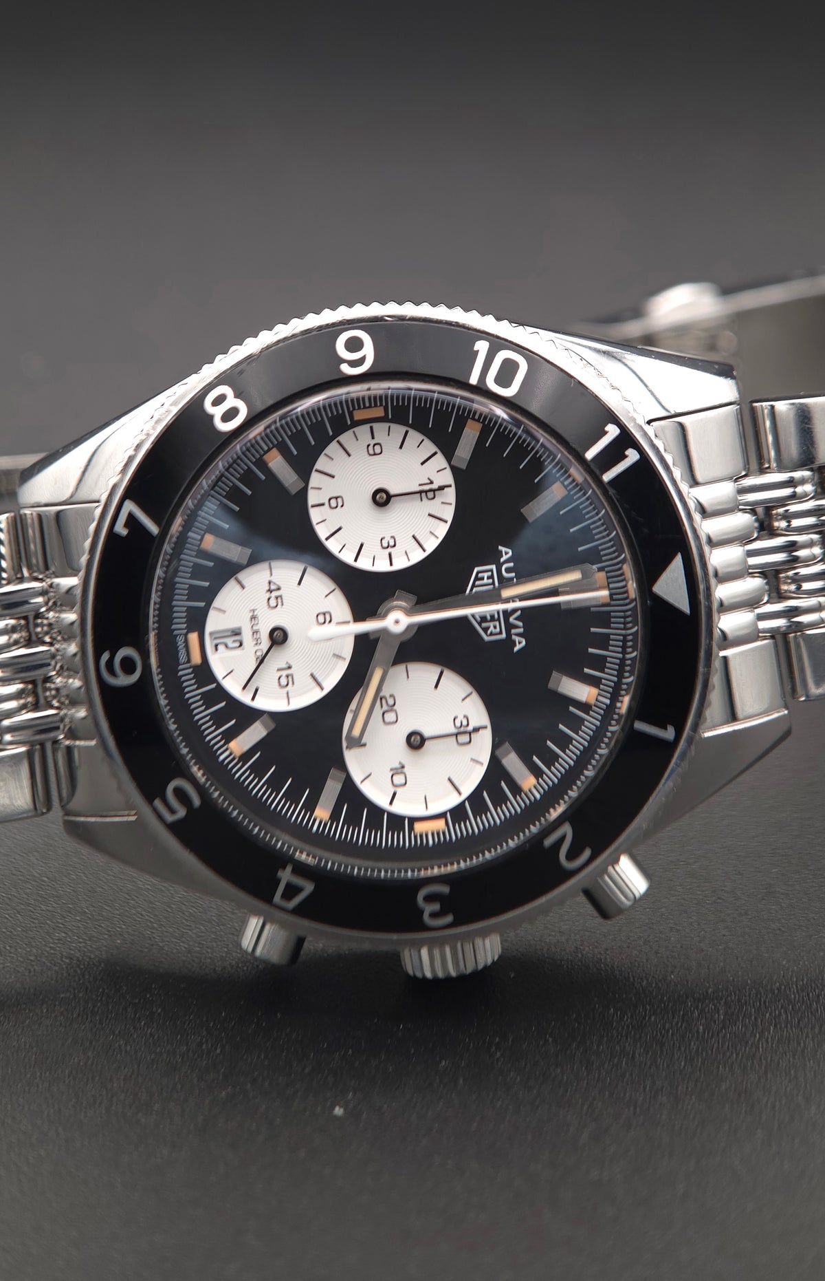 TAG Heuer Heritage Autavia Calibre Heuer 02 42mm CBE2110.BA0687 (2018 Full Set + Extra OEM Black Rubber Strap)